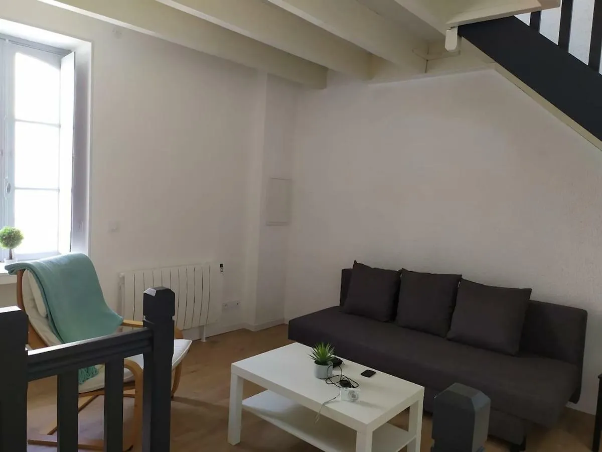 Appartement Duplex plein centre ville 10B Malestroit France